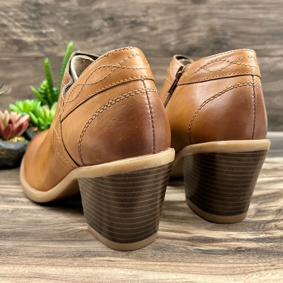 NIB Earth Lina Austin Notched Heeled Low Cut Leather Bootie Camel 9M - Picture 7 of 12